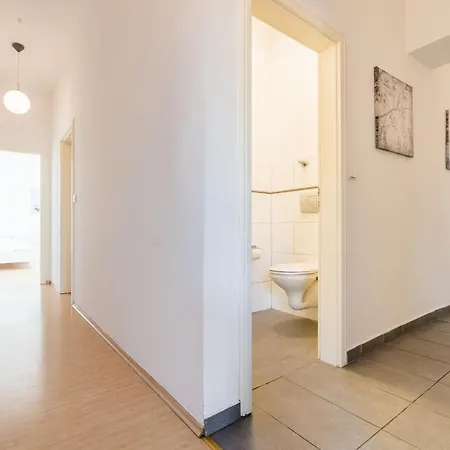 Grosszugige Ferienwohnung In Koln-dellbruck - #120518 *