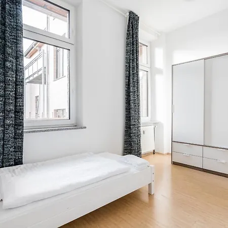 Grosszugige Ferienwohnung In Koln-dellbruck - #120518 *